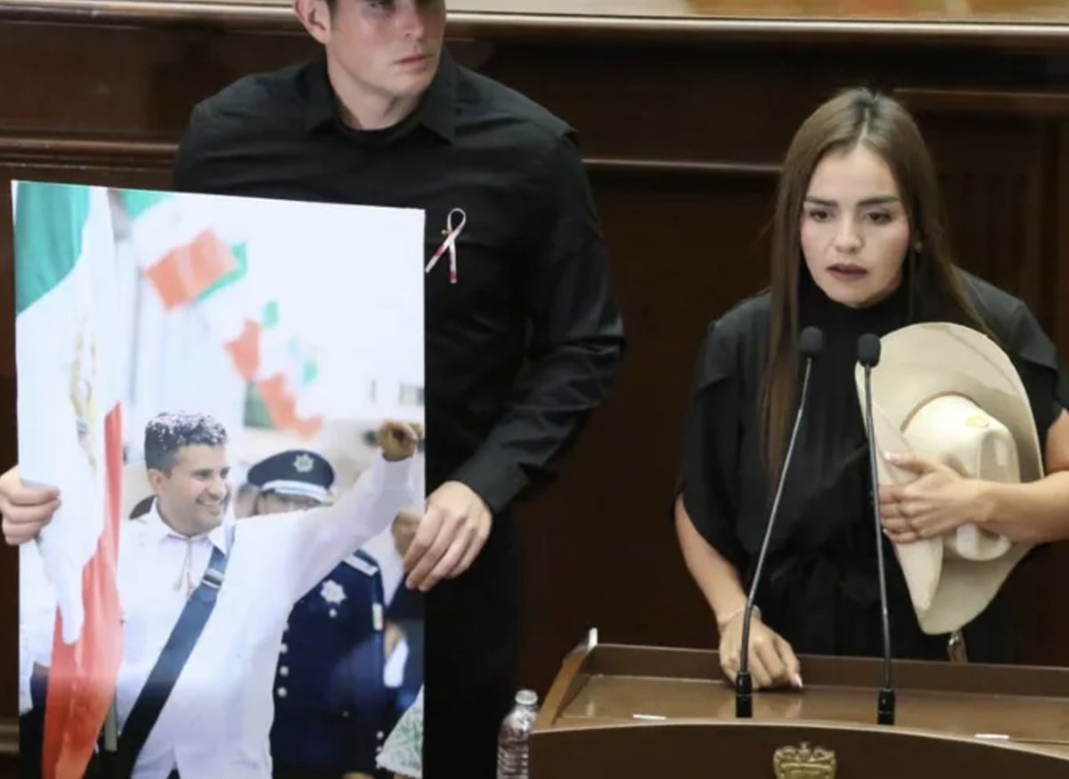 GRECIA QUIROZ RINDE PROTESTA COMO ALCALDESA DE URUAPAN

#Uruapan #alcaldesa #GreciaQuiroz 

albertoviverosnoticias.com/detallenota.ph…
