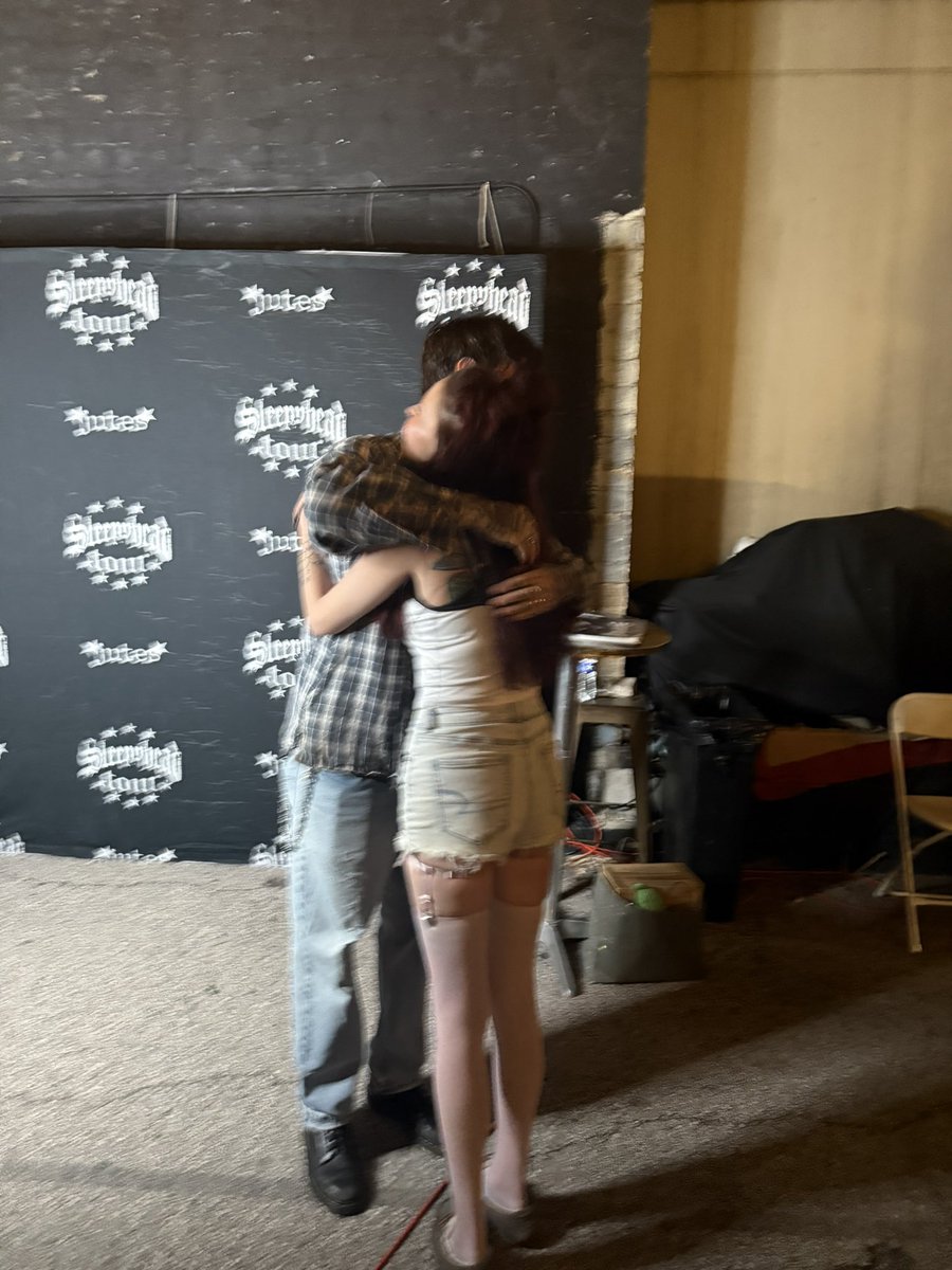Caylin_Kitty's tweet photo. Got to meet @jutesmusic &amp; then miss his first show on the tour 🙃♥️ https://t.co/IoC2n7uvfv