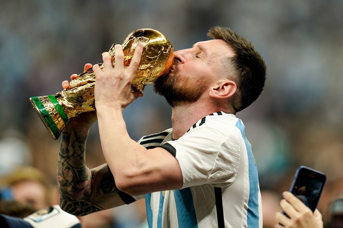 🚨 Lionel Messi 🇦🇷 : « 𝗟𝗔 𝗧𝗥𝗔𝗡𝗤𝗨𝗜𝗟𝗟𝗜𝗧𝗘́ 𝗗’𝗘𝗦𝗣𝗥𝗜𝗧 𝗤𝗨𝗘 𝗣𝗥𝗢𝗖𝗨𝗥𝗘 𝗟𝗘 𝗙𝗔𝗜𝗧 𝗗’𝗔𝗩𝗢𝗜𝗥 𝗧𝗢𝗨𝗧 𝗔𝗖𝗖𝗢𝗠𝗣𝗟𝗜 𝗔 𝗧𝗢𝗨𝗧 𝗖𝗛𝗔𝗡𝗚𝗘́ 𝗣𝗢𝗨𝗥 𝗠𝗢𝗜.

Je me sens tellement bien. 😌 […]

Quand j’ai gagné la Coupe du monde, 𝗷’𝗮𝗶