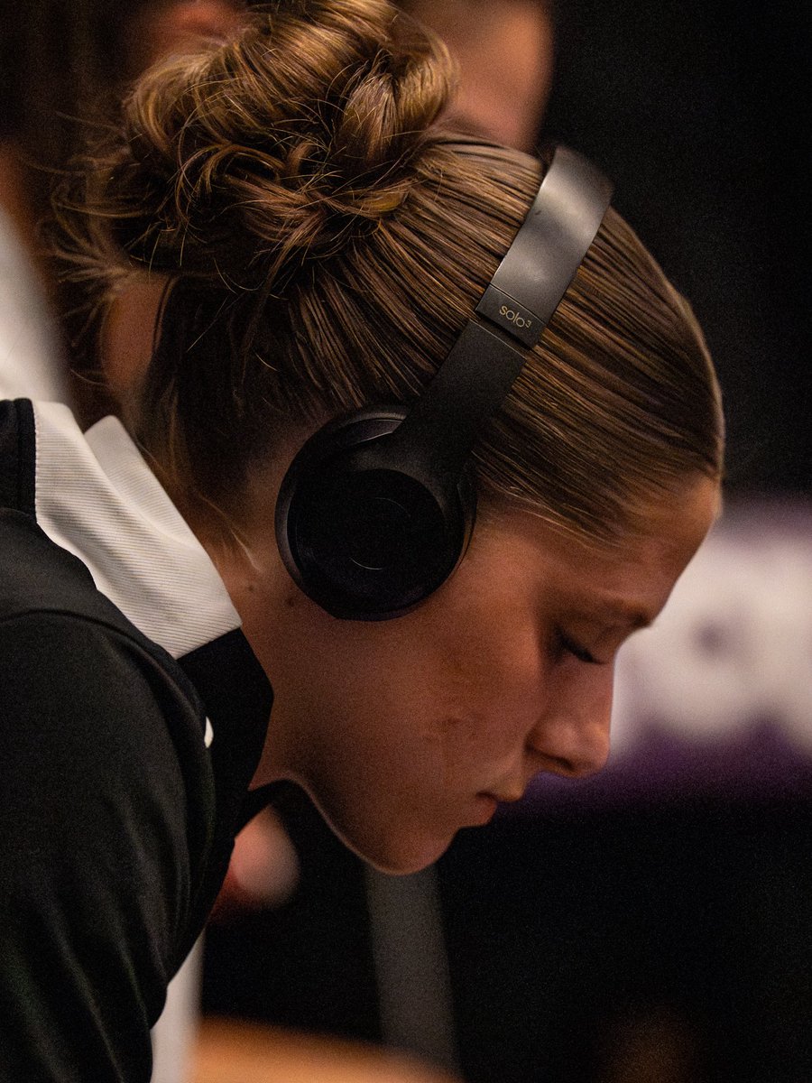 CUBuffsSoccer's tweet image. Getting in the zone 🎯

#SideBeforeSelf // #GoBuffs