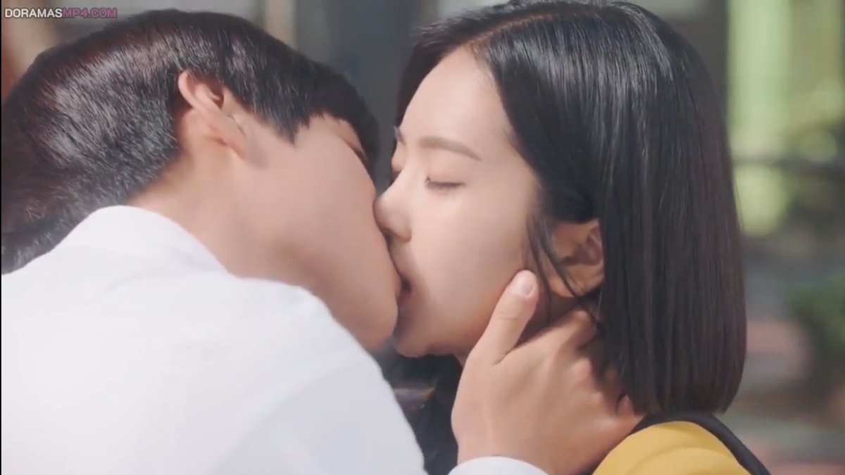 iiforjihoon's tweet image. Les juro que no me esperaba este beso,fue tan hermosamente lindo AAAAAAA cómo Joo young la mira y le dice "te amo" NO NO NO,NO PUEDO CON TANTO 😭💗 

#LoveRevolution #LoveRevolutionEp29