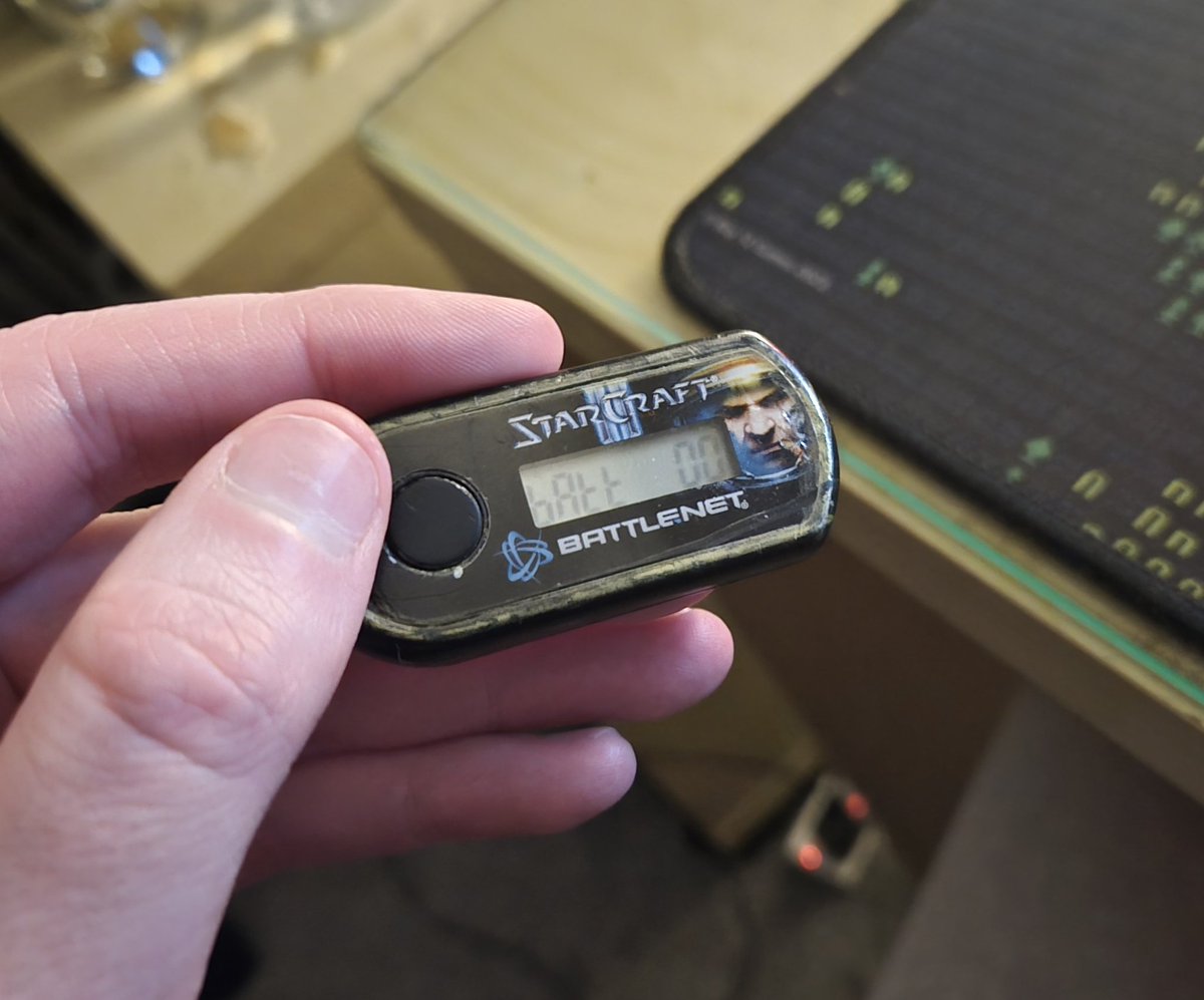 lonelytiefling's tweet image. Can we get some Fs for my ancient authenticator which has finally run out of power

Sleep tight ;w: