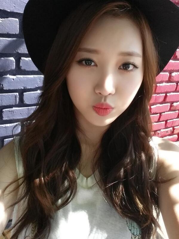 gsdoldpics's tweet photo. happy birthday to the beautiful kim ahyoung‼️#happyyuraday #yuramazingday 

#yura #유라 #girlsday #걸스데이 https://t.co/M1ndsfnP2U