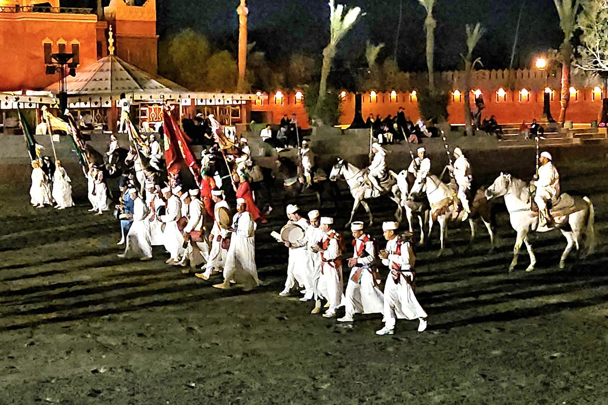 A night of outdoor entertainment with traveling friends of GENTE da NOSSA tv at Chez Ali in Marrakech, Morocco.
#GenteTV #Morocco #Marrakech #chezali