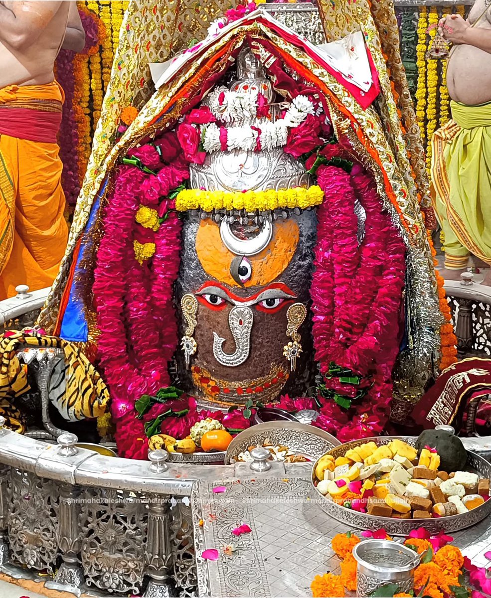 12Jyotirling's tweet photo. श्री महाकालेश्वर ज्योतिर्लिंग जी के आज के भस्म आरती श्रृंगार दिव्य दर्शन 06.11.2025 https://t.co/4BPPz1gQoL