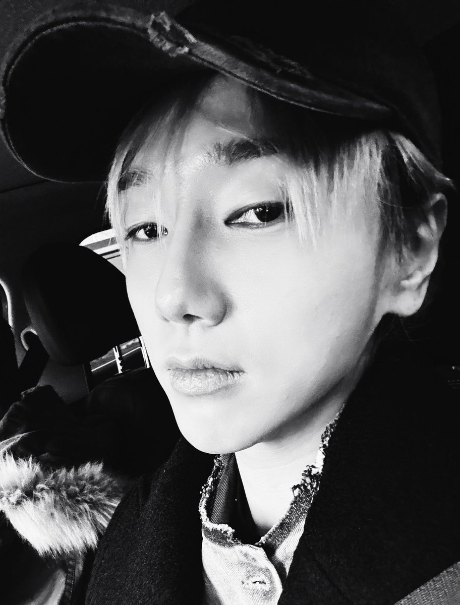 km_yesung's tweet image. Hice mi mejor intento, solo por el 20 aniversario 😔

#20toEternitySuperJunior
#슈퍼주니어_더라스트맨_스탠딩 
#ELFSelcaDay
