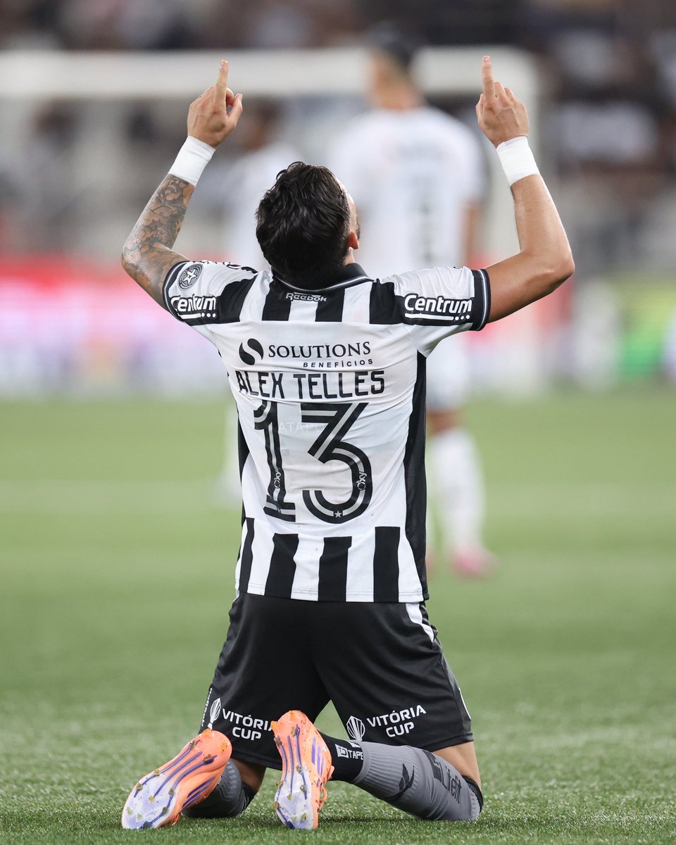 Chega a ser pouco ídolo não, tá?