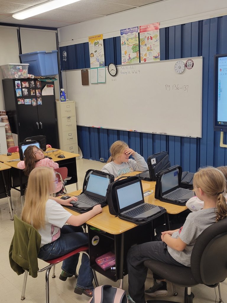 3rd and 4th grade finished STEM club tonight. They got to spend time working with 3d printers, 3d pens, and electrical circuits!