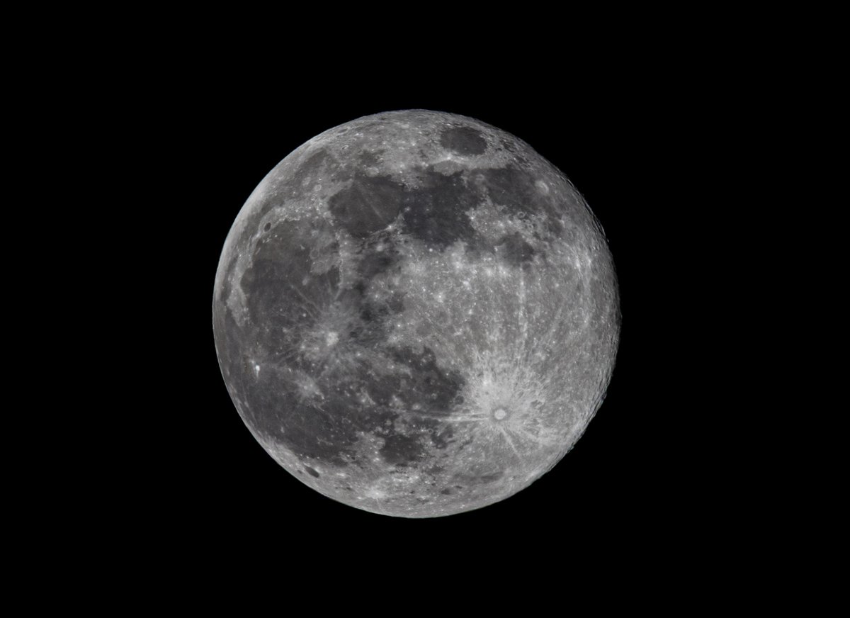 siraim's tweet image. I take it back.. i had one more in me (10 images at 600m from my R5 stacked and processed)