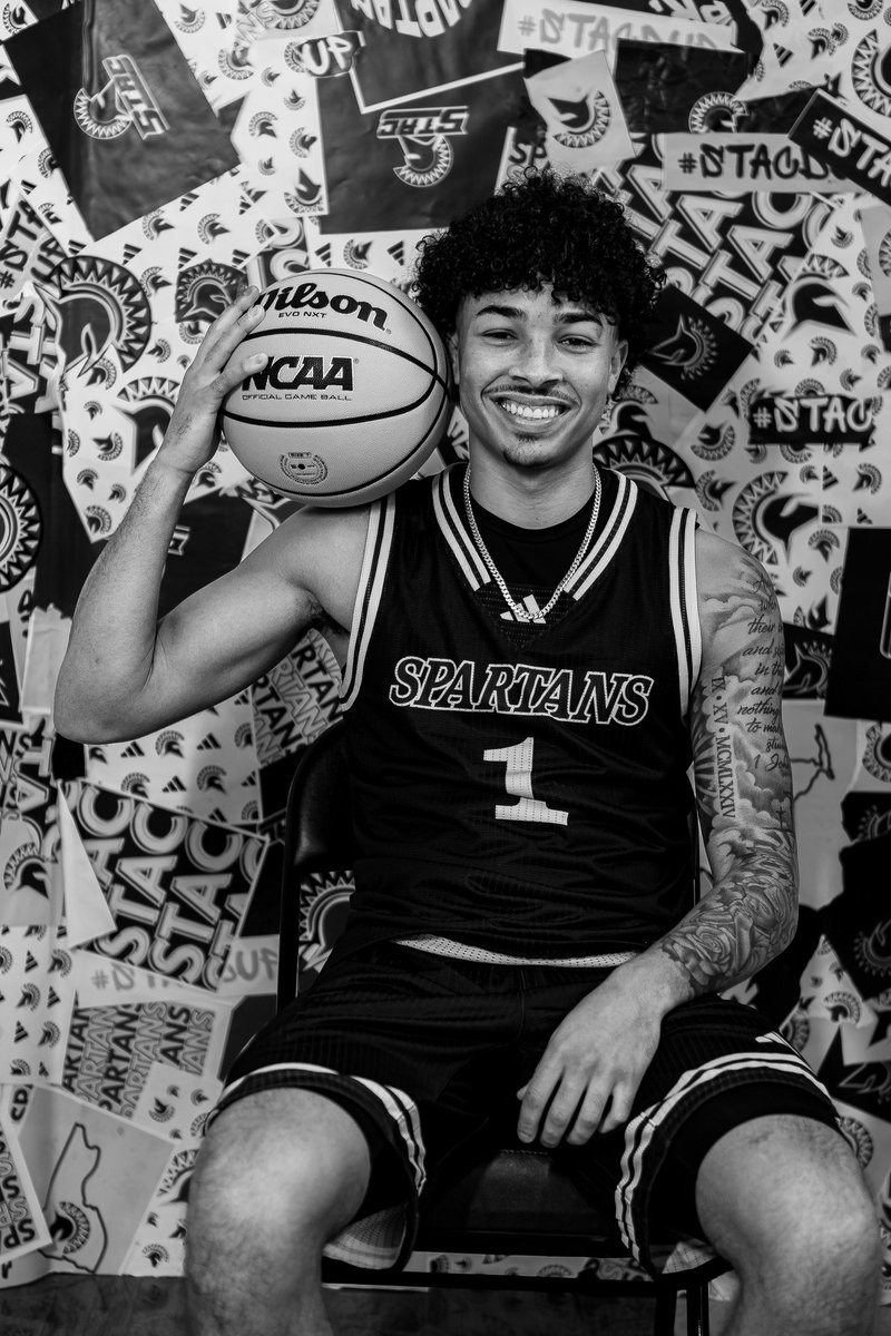 DemoSaint's tweet photo. Became a sports photographer for my college and ive been having a amazing time 
https://t.co/mnU25jgK2F https://t.co/MlAcfWGc1G