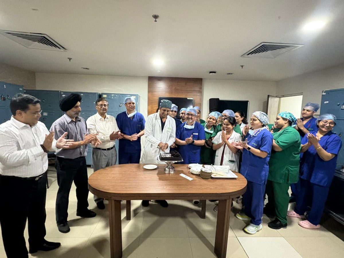 dharmender8888's tweet image. Glad to share that we recently celebrated completion of more than 300 robotic urology cancer surgeries at fortis hospital Mohali in last 2.5 years (highest in the north region). These surgeries included more than 100 RARPs, RAPN, RARCIC and neo-bladder formation. #RoboticSurgery