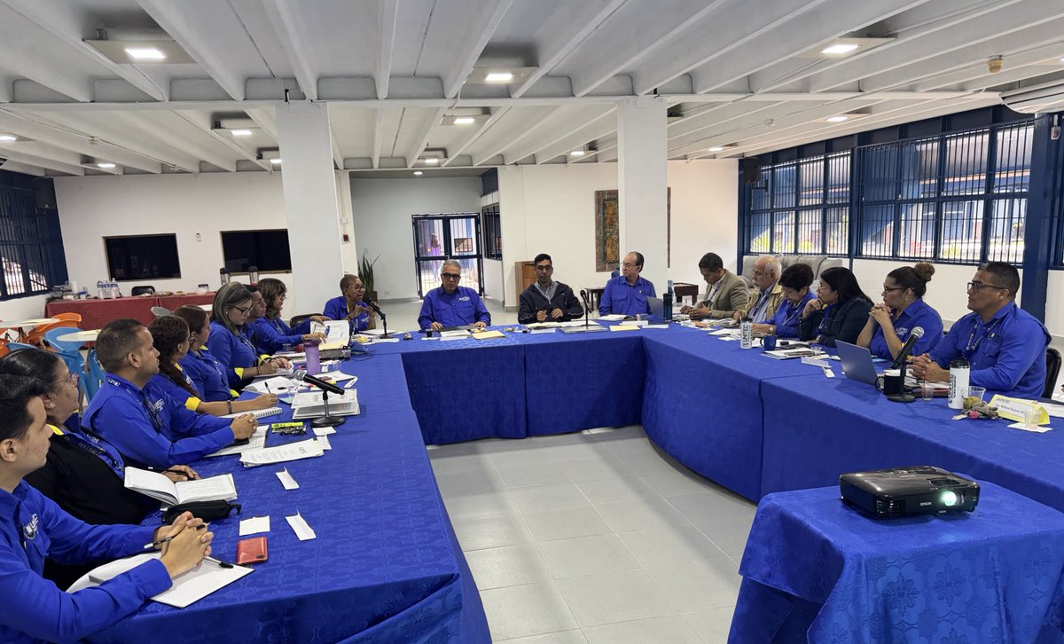 Extraordinaria jornada hoy con directivos de la @Unitec_ve, evaluando desempeños, adecuando pensum para continuar siendo vanguardia y preparándonos desde ya para enfrentar los grandes retos del #2026.

#5Noviembre