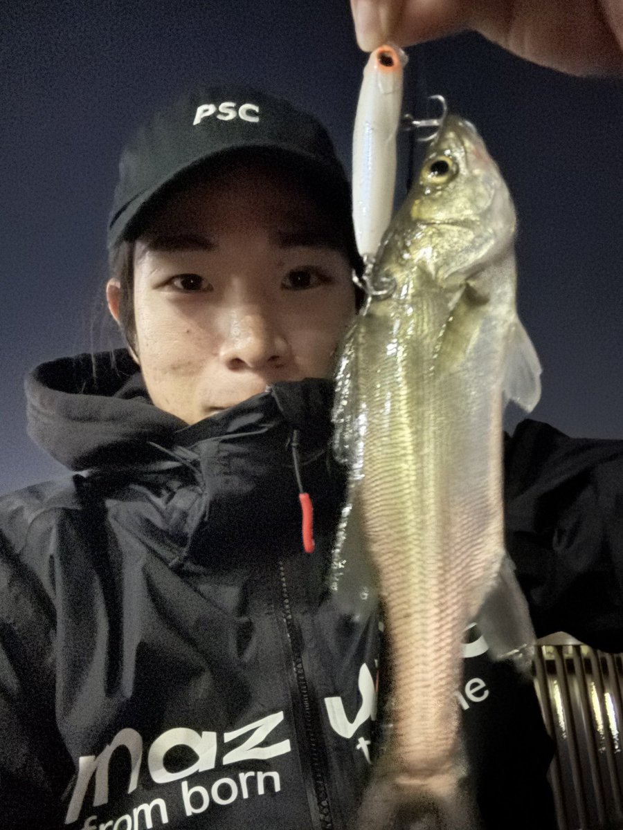 m16kim's tweet photo. だいぶ古い投稿ですが!この日は、寝る前にちょこっとだけスーパーシャローな岸際をレクター71Fで探っておチビィs!癒しの釣りで快眠へ😑💤
#evometal
#metaknob32limited
#popseacrew
#RECTER71F https://t.co/DBD4cKWG9j