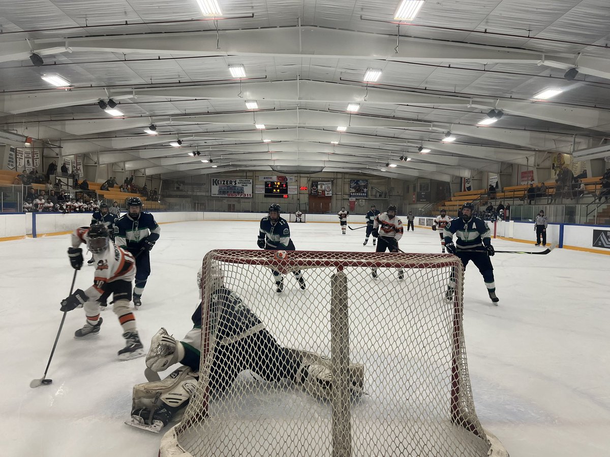 burnsieoriginal's tweet photo. Out supporting the old team on this cool November night in Sackvegas. The Kingfishers are looking determined here in the 3rd with a 2 goal lead and the best dressed coaching staff in the league. Haha! Seriously, Don Cherry would be proud. I am. #NSSAF #Kingdome #Bluenoserbeauty https://t.co/6zfaJp8jZy