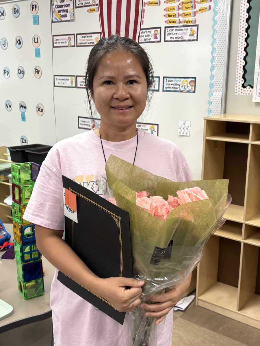 LopezprinciPAL's tweet image. Congratulations to our @JSES_Stallions teacher of the month @Juan_Seguin_Art Ms. Awan and to Ms. Cao, our staff member of the month! Leading our students on the road to success! 🙌🏽🌟