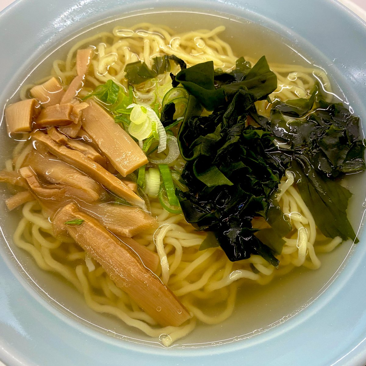 雫石町役場内『しずくいし役場食堂』より塩ラーメン！
500円という驚きの価格！
一緒に訪れた東京住みの方が衝撃を受けてました！