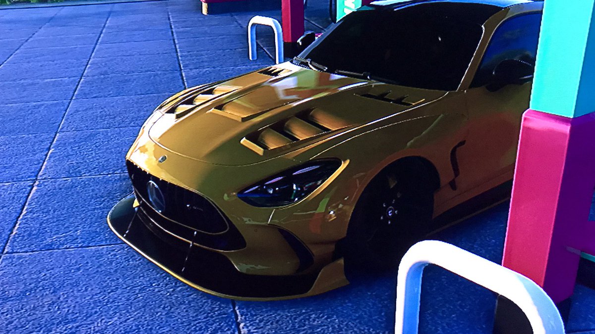 KingWolfRich1's tweet photo. Mercedes-AMG GT 63 4Matic+ Coupé Widebody-Kit Made W Update #TheCrewMotorfest #MercedesAMGGT63 #Coupe #WidebodyKit #GasStation https://t.co/bhfmxAEcna