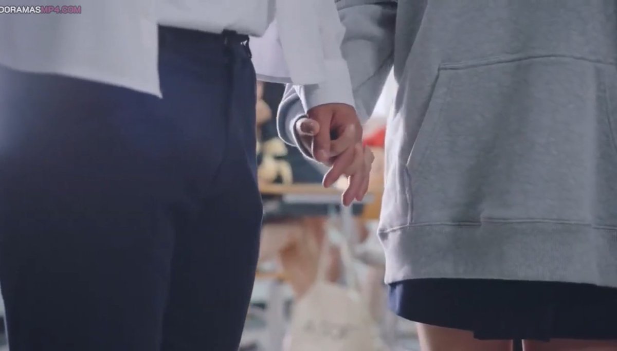 iiforjihoon's tweet image. Es demasiado adorable que Ja rim ahora tomé la iniciativa de tomar la mano de Joo young 🥺 muero de amor con estos dos !!! 

#LoveRevolution #LoveRevolutionEp29