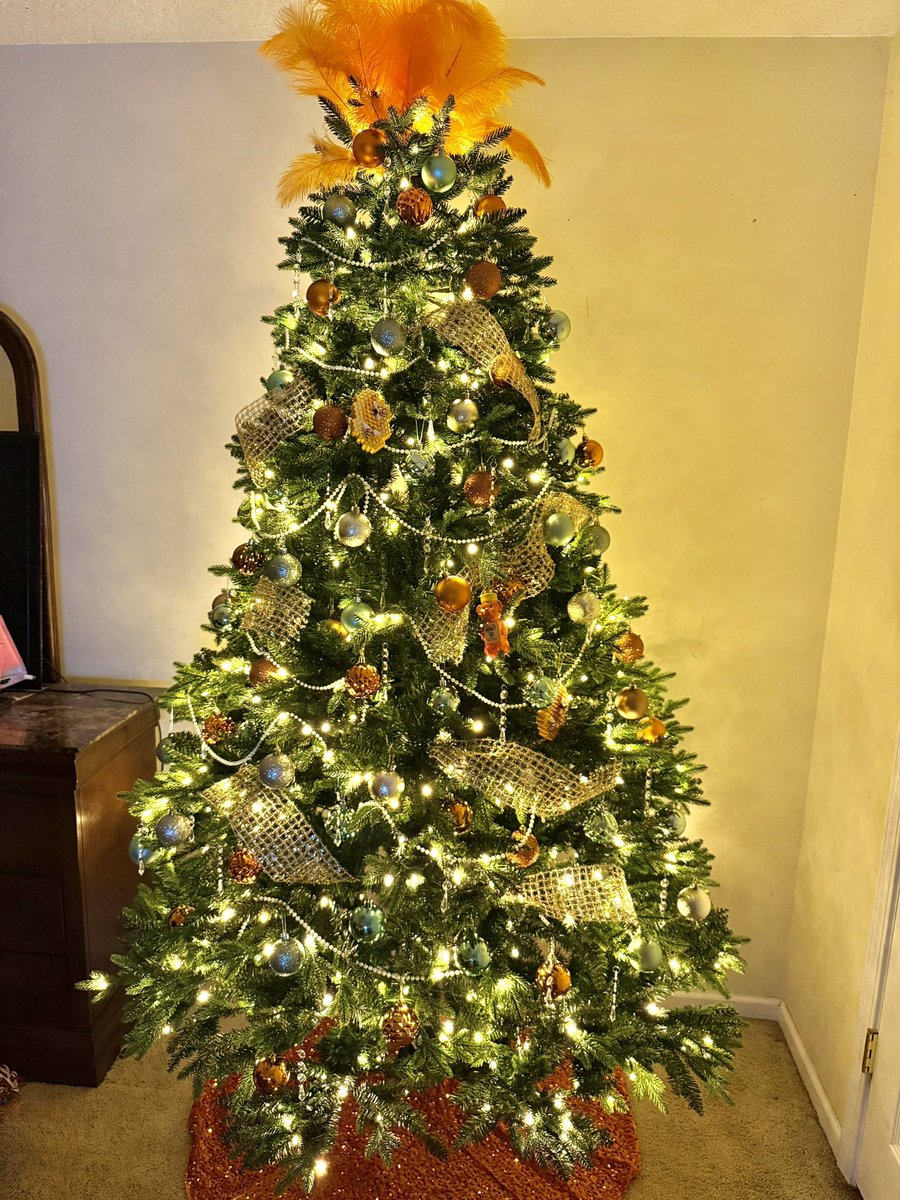 katieafterglow's tweet image. my swiftmas tree is up!!! this year’s theme is THE LIFE OF A SHOWGIRL ❤️‍🔥

#tsthelifeofashowgirl #swiftmas @taylornation13 @taylorswift13