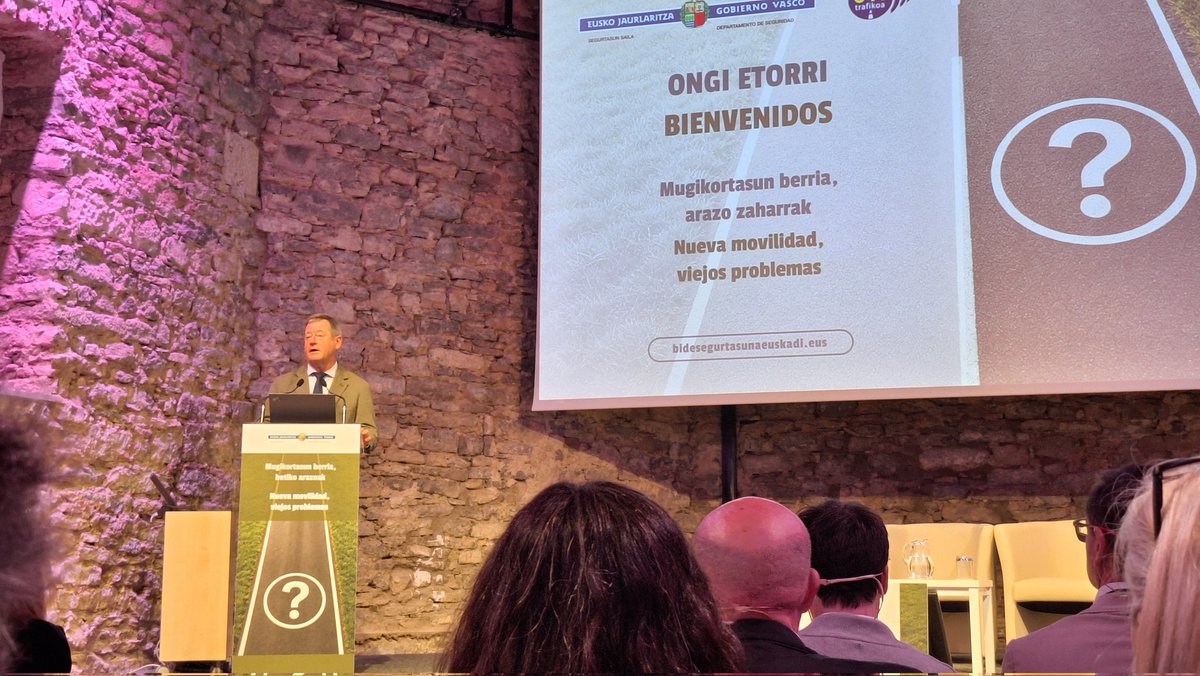 FPdonboscoLH's tweet image. ℹ️@trafikoaEJGV mugikortasun berriari buruzko jardunaldian egon gara Gasteizen. 
🚦Arazo zahar eta berrien inguruko adituak aritu dira.

@CyberzaintzaEJ 
@bide_indarkeria 
#mugikortasuna
@BingenZupiria