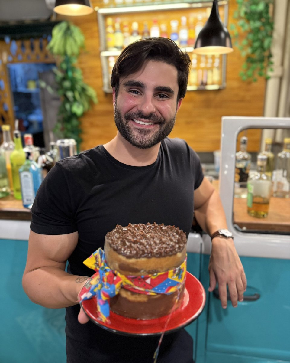 26 anos! Muito obrigado por todas as mensagens e pelo carinho. Bora pra cima que ano que vem temos LULA pra reeleger! 👊❤️