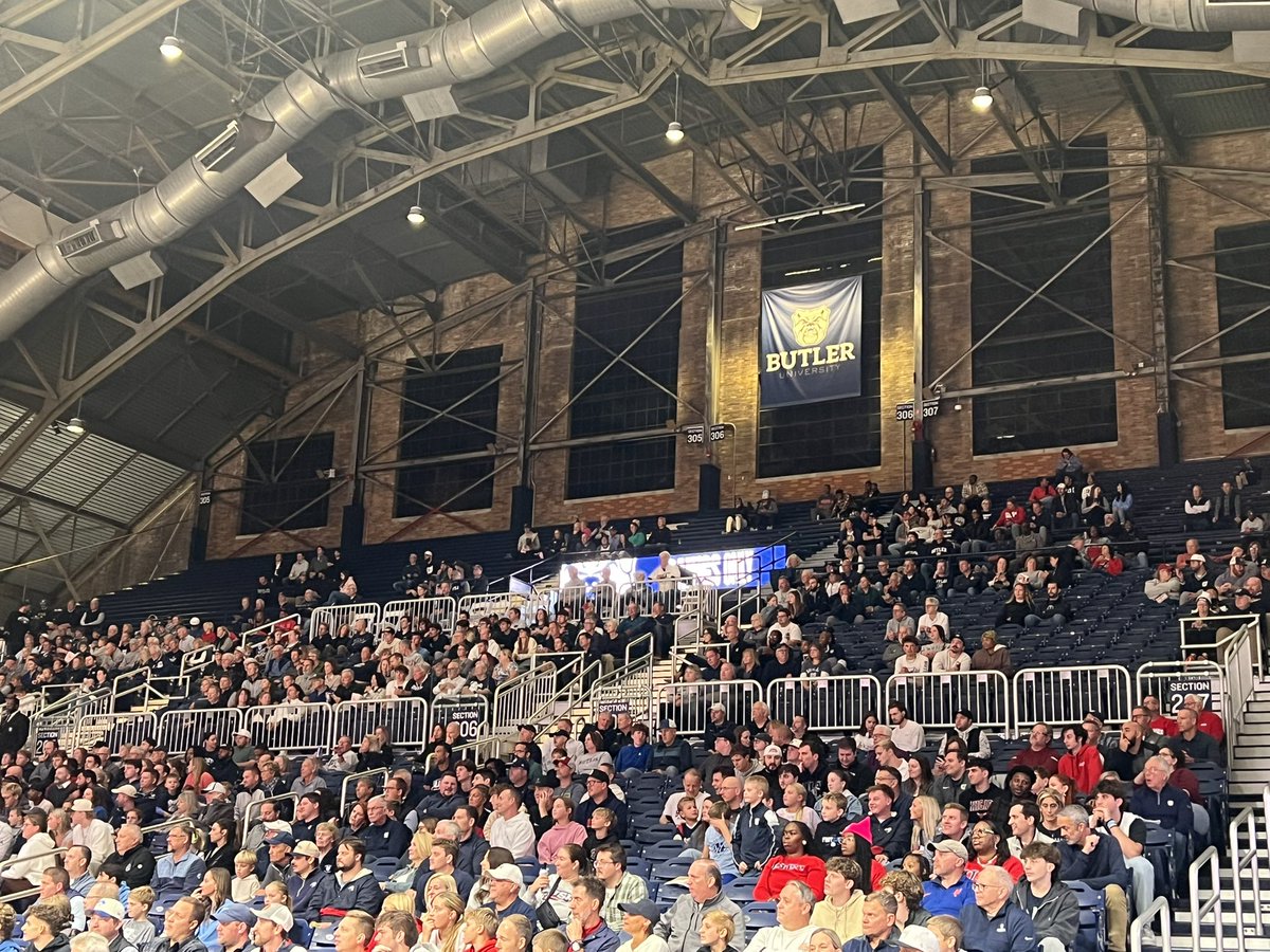 JLocklier's tweet photo. Basketball is back at Hinkle Fieldhouse! #HinkleMagic #TheButlerWay #DawgsOnly https://t.co/s4VCCHrkKZ