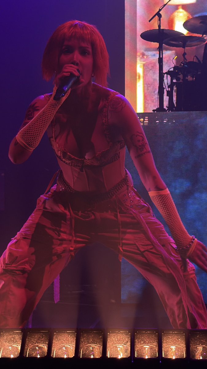 keeastman's tweet photo. my view at my first halsey concert vs. my view at my most recent halsey concert https://t.co/qRI2BaljlK