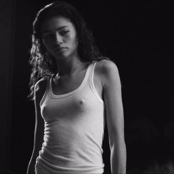 bobby5970385's tweet photo. Her little boobs turn me on but those nipples are perfect https://t.co/9CU76oqvQ0