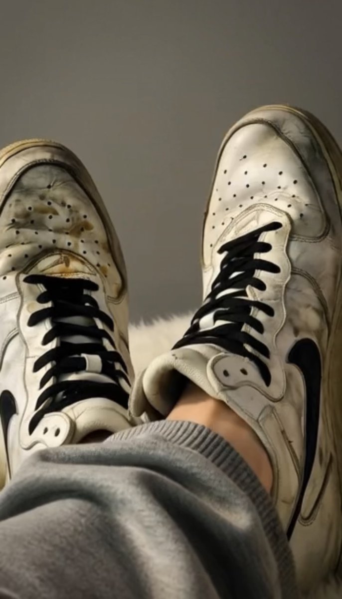 LucaRocco07's tweet photo. Chillin’ hard after the session, these beat-up Nikes still laced, soles caked with the day’s war paint. Size 13s kickin’ back, ready to crush whatever’s next. You’d polish ‘em with your tongue or just stare? Speak up. 😈👟 #PostPump
💪🏼 OF+Socials+StinkShop+More = 🧦💨 https://t.co/jwJofwynPx 🦶🏼 👟#FootFetish #SmellySocks #MaleFeet #SockFetish #AlphaFeet