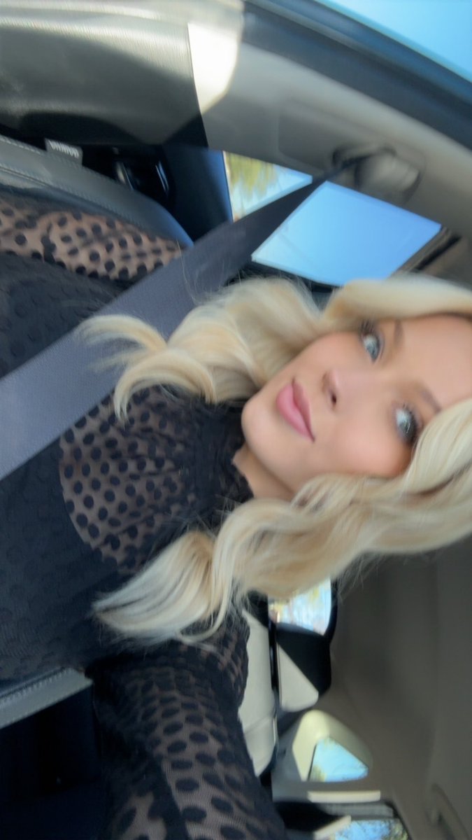 kenziekenz27's tweet photo. Your gf is wondering why your broke and I’m over here spending all your money https://t.co/7lJ4zKmQtn