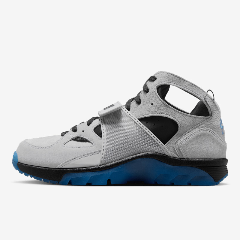 KicksDeals's tweet photo. Size options under 12 are $60 OFF retail for the wolf grey/black Nike Air Trainer Huarache retro at $110 + FREE shipping.

BUY HERE -> https://t.co/BbhCwpmkuF (use promo code JDS10 at checkout) https://t.co/0MUCCvWW88