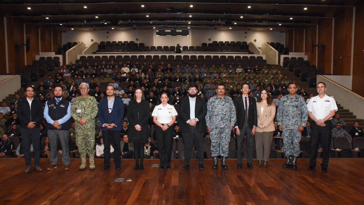 SRE_mx's tweet photo. 📸Los días 4 y 5 de noviembre se llevó a cabo la XIV edición del Curso Anual de Derecho Internacional Humanitario (DIH), a cargo de la Comisión Intersecretarial de DIH presidida por la Consultoría Jurídica de la @SRE_mx.

Agradecemos a las personas ponentes y participantes, así como a la @SEGOB_mx, @Defensamx1 y @SEMAR_mx, quien auspició el curso en su Centro de Estudios Navales en Ciencias de la Salud. Con estas acciones conjuntas, la Cancillería contribuye a la capacitación de nuestras fuerzas armadas en materia de DIH.