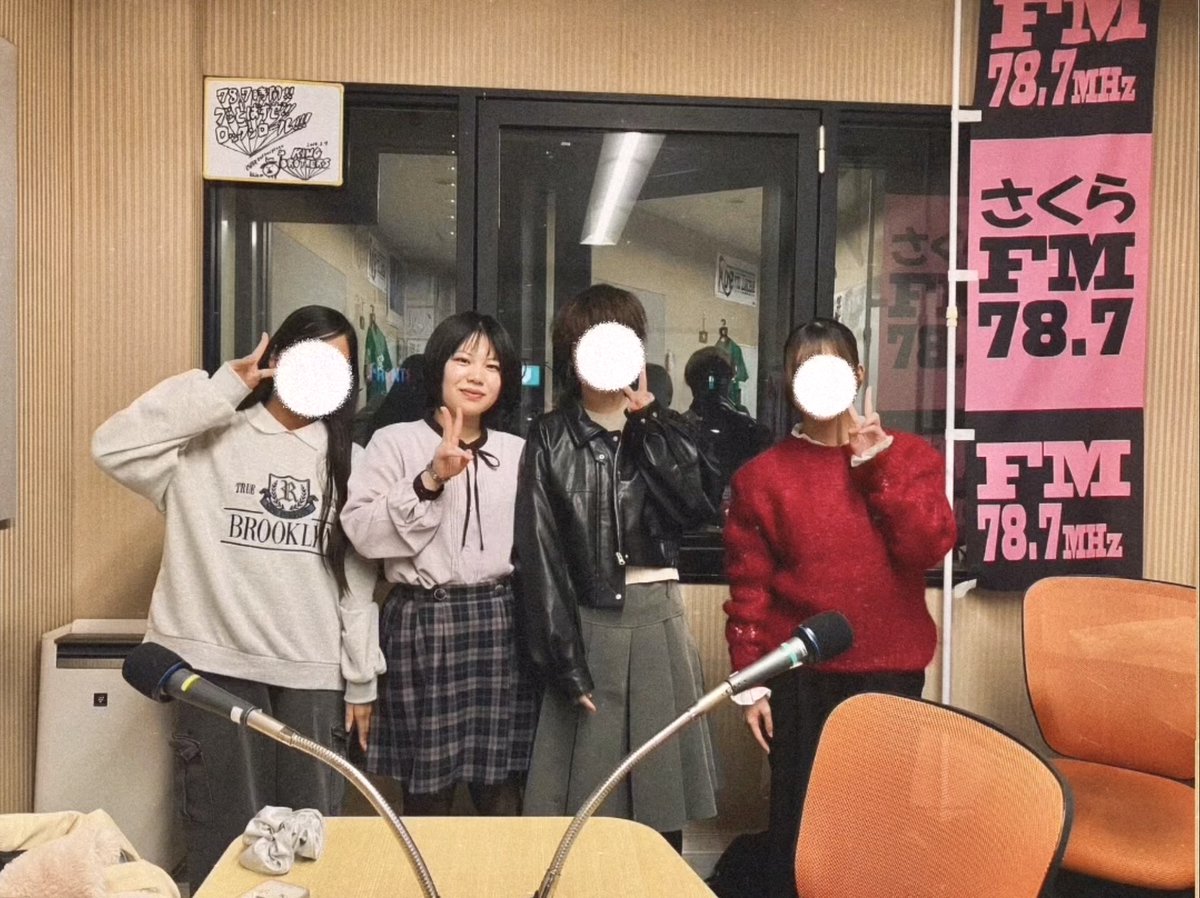 mkjbroadcast's tweet photo. 【📻#ラジオ 出演情報】
意外とラジオでは初めての組み合わせの3人です😳✨

じゃんけん✊で２つのグループに分けるときの掛け声など、地域によって意外と違ういろんな呼び方について語ります☺️🤍

本日23時より#さくらFMさんより放送です！

#さくらFM　#放送部　#ラジオ https://t.co/yhdXe4jQ9c