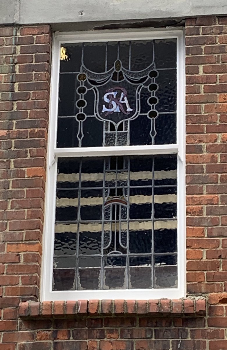 StephenClarkeNZ's tweet image. Back in the days of the old . . .

One of the few features left on the former Dunedin RSA building at the corner of Burlington Street &amp;amp; Moray Place. It was more than just a RSA it was a war memorial gifted by Dunedin citizens to the living in memory of the dead. #Dunedin #history