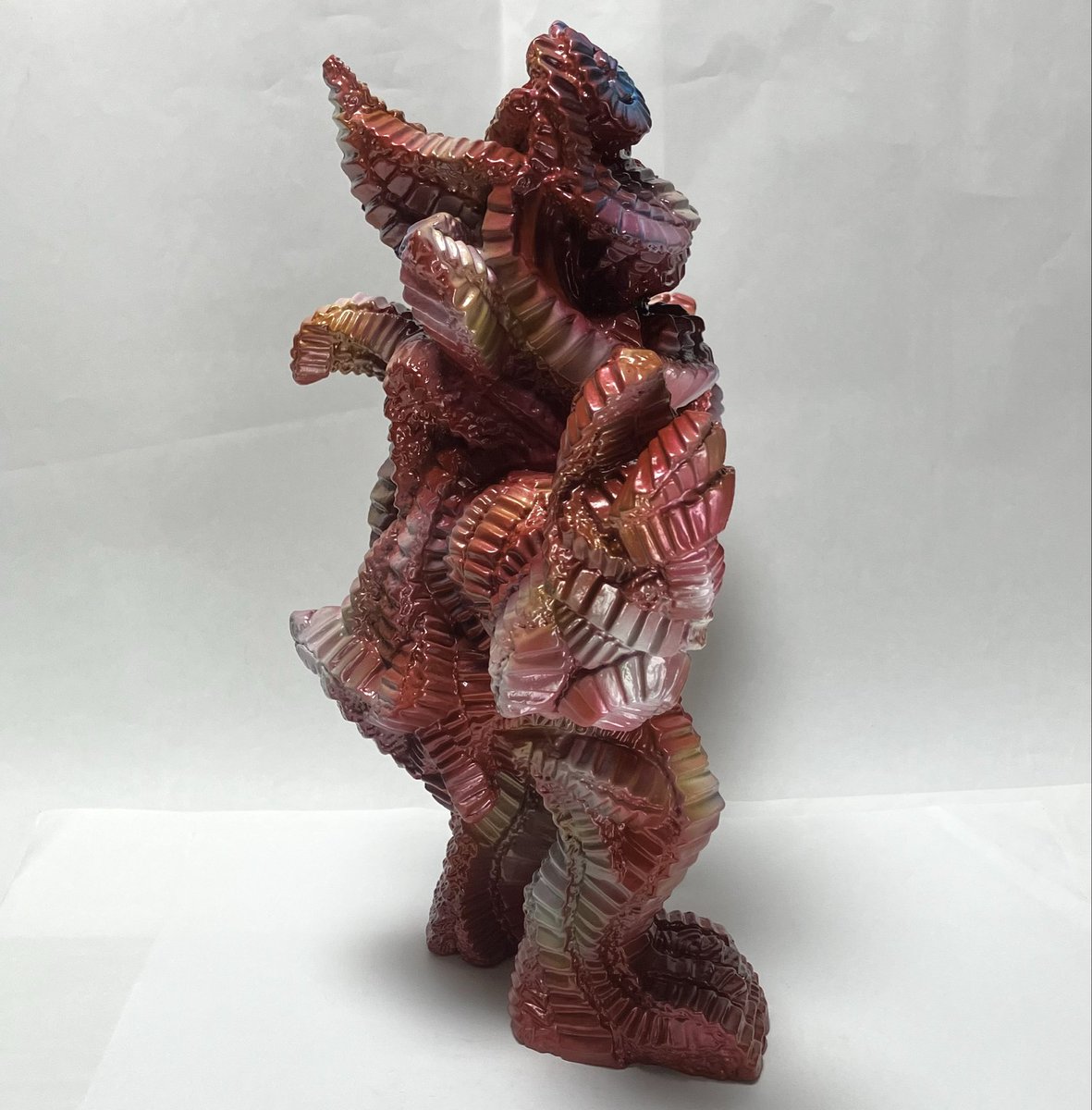 Fuusen_Gumtaro's tweet image. ソフビ造形大賞お疲れ様でした
入賞には至りませんでしたがとても得るものが多かったです　細かい質問に答えていただいたスタッフの皆様ありがとうございました

写真は彩色したガイダン
（メイド・イン・ザ・シェイド風）

#ソフビ造形大賞 #ソフビ造形 #海洋堂 #gumtaro #オリジナル怪獣 #ガイダン