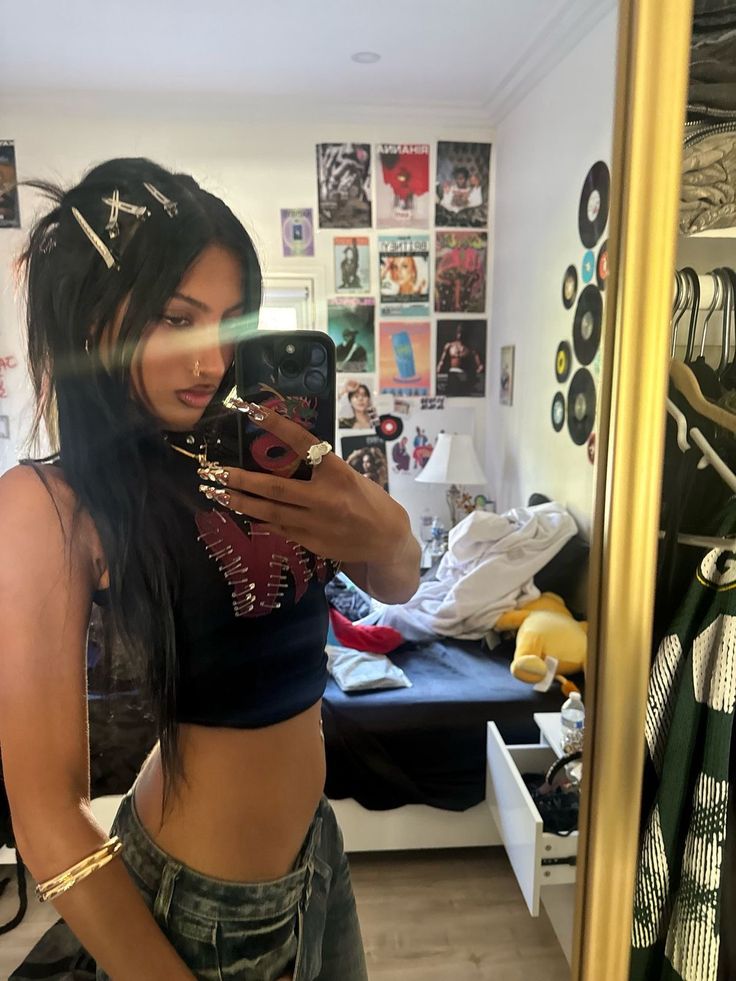 lightningcvnt's tweet image. rare images of me wearing my clothes