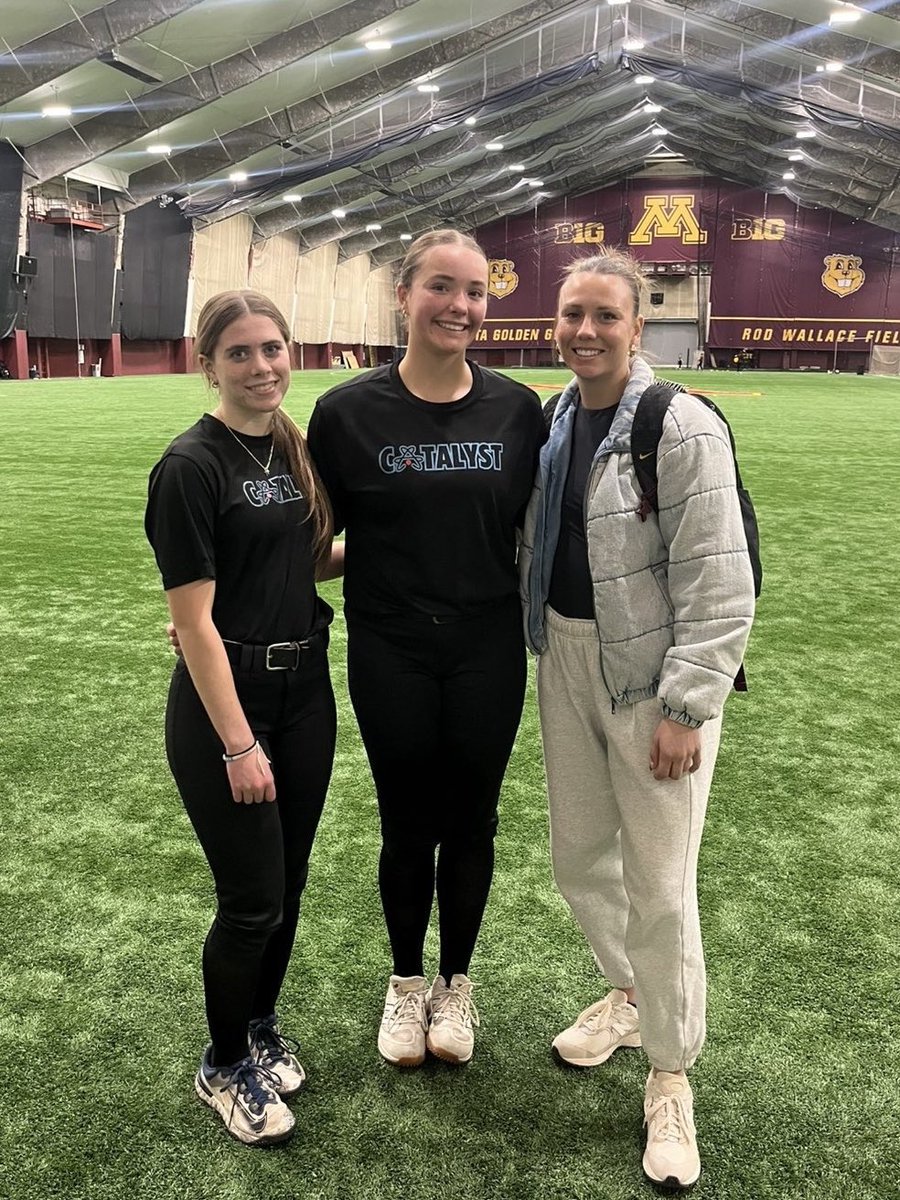 Thank you <a href="/autumn_elise36/">Autumn 🍂</a> <a href="/slombardo18/">Steph Lombardo</a> and <a href="/morgandebord5/">Morgan DeBord</a> for a productive Monday night @gophersoftball clinic! Thank you <a href="/EmilyHarris2028/">Emily Harris</a> for catching me! Will be putting the feedback into practice this weekend at the HFL Fall Championships!
