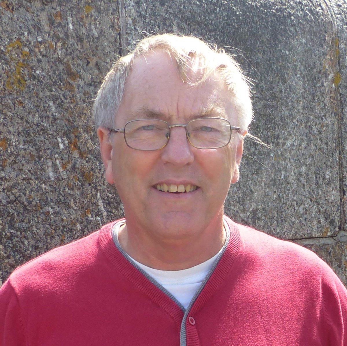 🎧Spooky season is over when we say it's over! Enjoy this discussion of UAPs and high strangeness with UAP researcher Nigel Watson. Listen at radiatewellnesscommunity.com/podcast or wherever you get podcasts. #UFO #AlienEncounter #SpiritualPodcast