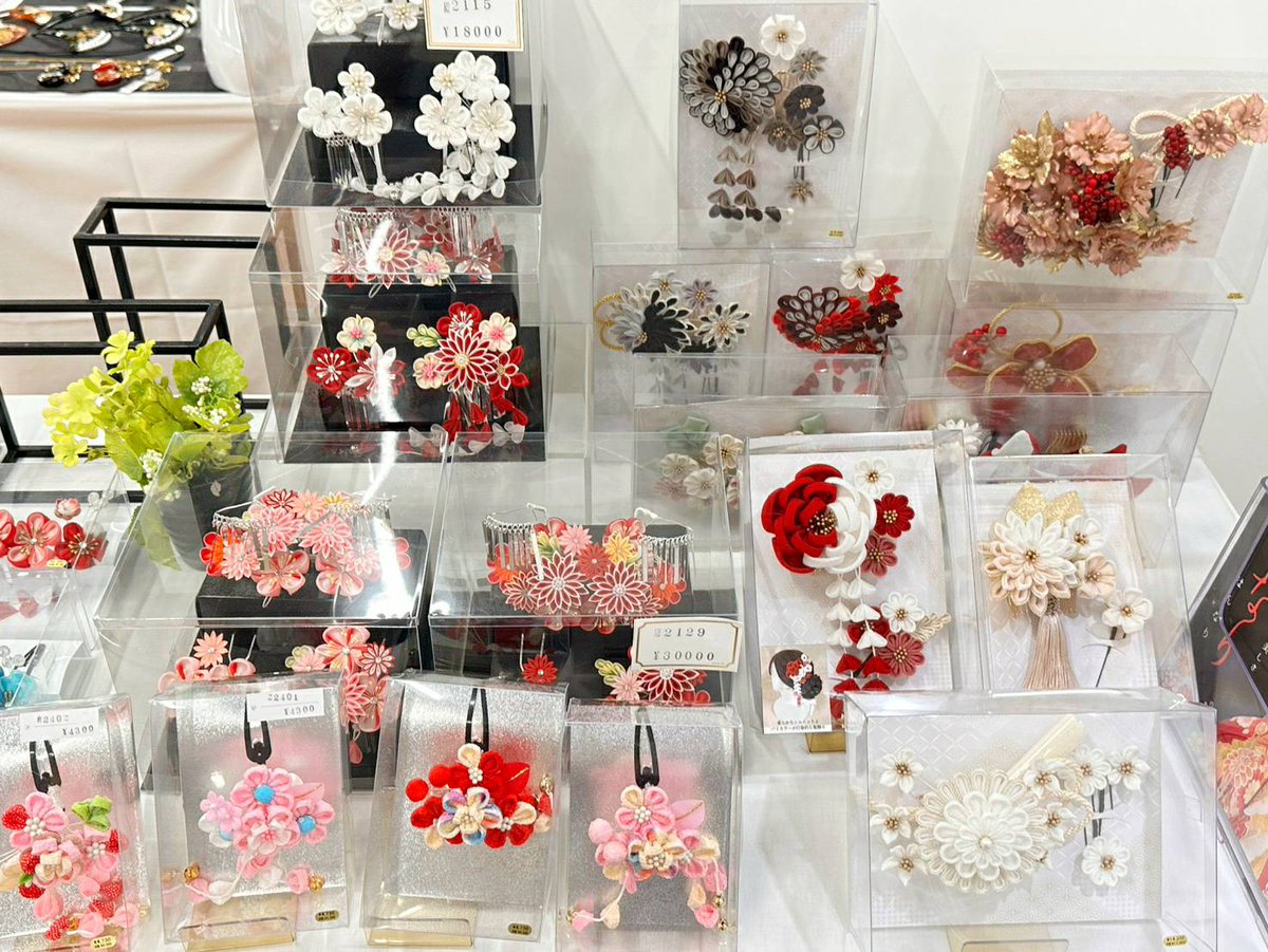 るか様お取引中⭐024⭐　❣️２点目から100円引❣️　花　キラキラ　ヘアゴム メール便OK】シュシュ 小花柄 フラワー ボリュームシュシュ