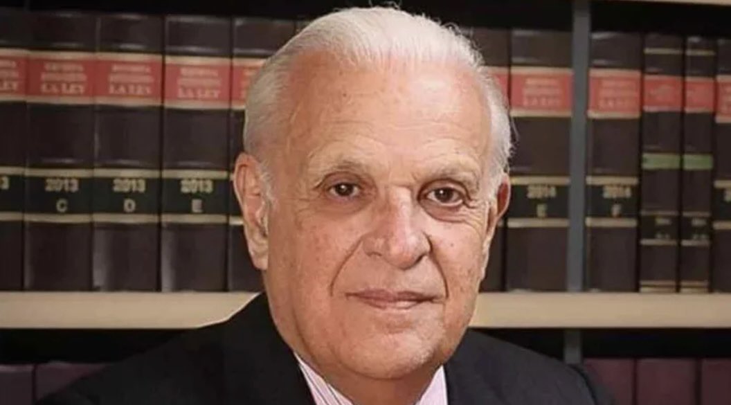 El Departamento de Derecho de la Universidad de San Andrés despide a su estimado profesor y miembro destacado de su Consejo Asesor, Julio César Rivera, y acompaña a su familia en este momento. <a href="/UdeSA/">Universidad de San Andrés</a>