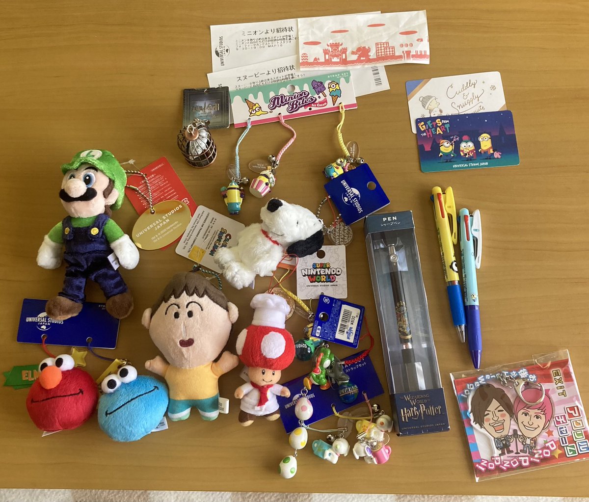 今年の12月に友達とユニバに行くことに😊
2022年の最後に行けてない😂

友達と県外へ行くのは人生初‼️
グッズも買ったら思い出がまた増えるね！

👇違うグッズあり👇