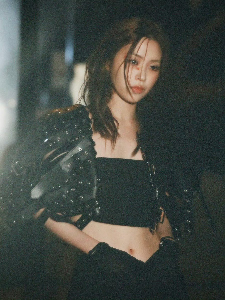 ＼ITZY 情報／

リュジンが、映画『地上の夜（Night on Earth）』で初の主演に抜擢✨

変異クラゲにより混乱した社会を舞台に、人生に迷う青年と人々の出会いを描く物語。リュジンは違法クリニック「マンボクペンション」の職員・カン役を熱演！
※撮影はすでに終了

m.entertain.naver.com/home/article/4…