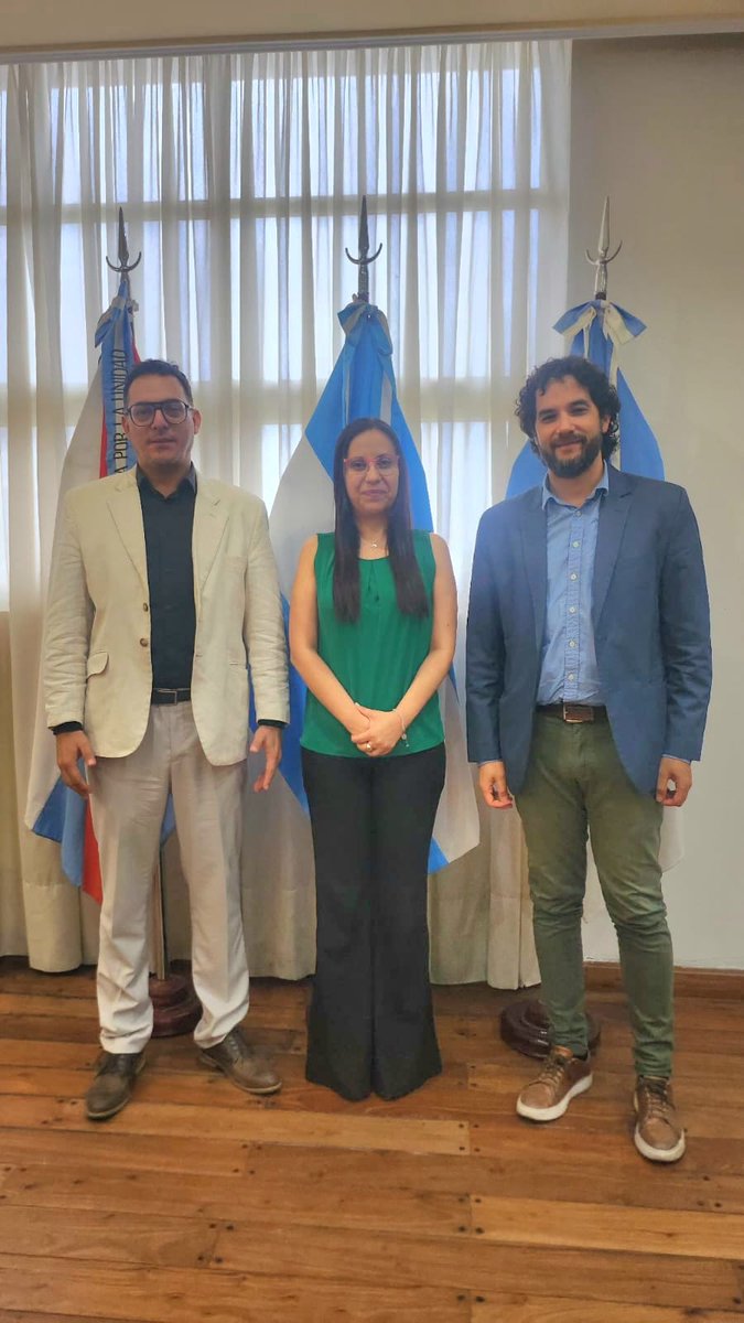 GedeSanchez's tweet photo. Reunión de articulación académica y de generación d oportunidades laborales. Gracias a la Rectora Natalia Albarez Gómez y Vicerrector Luis Oviedo por recibirme en mi casa. La UNLaR y Mejor Riojanas en acción. https://t.co/sKLbom6I3X