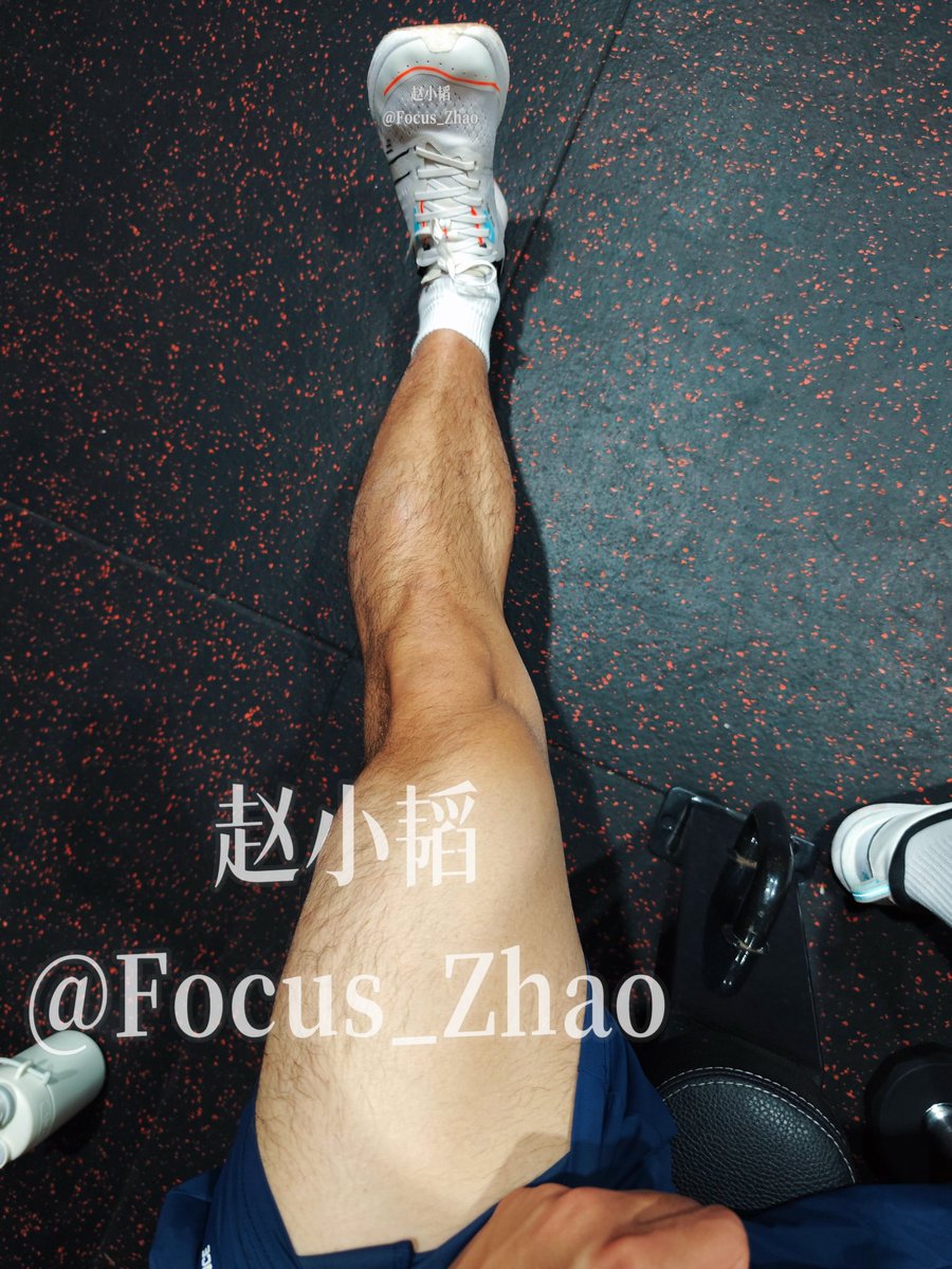 Focus_Zhao's tweet photo. 嗯，有人带我健身吗🧦 https://t.co/qkTWJHVC12