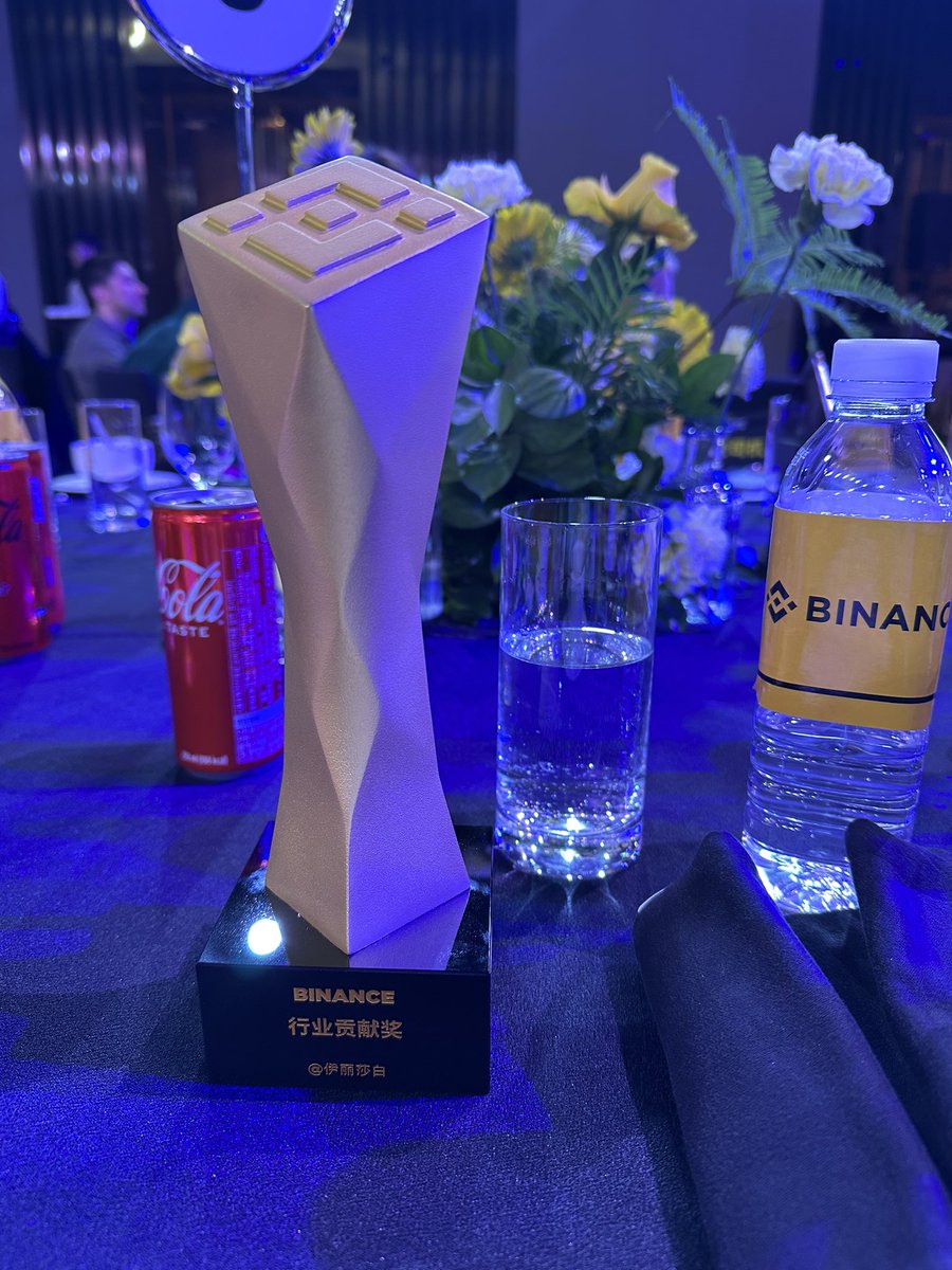 Elizabeth tweet media