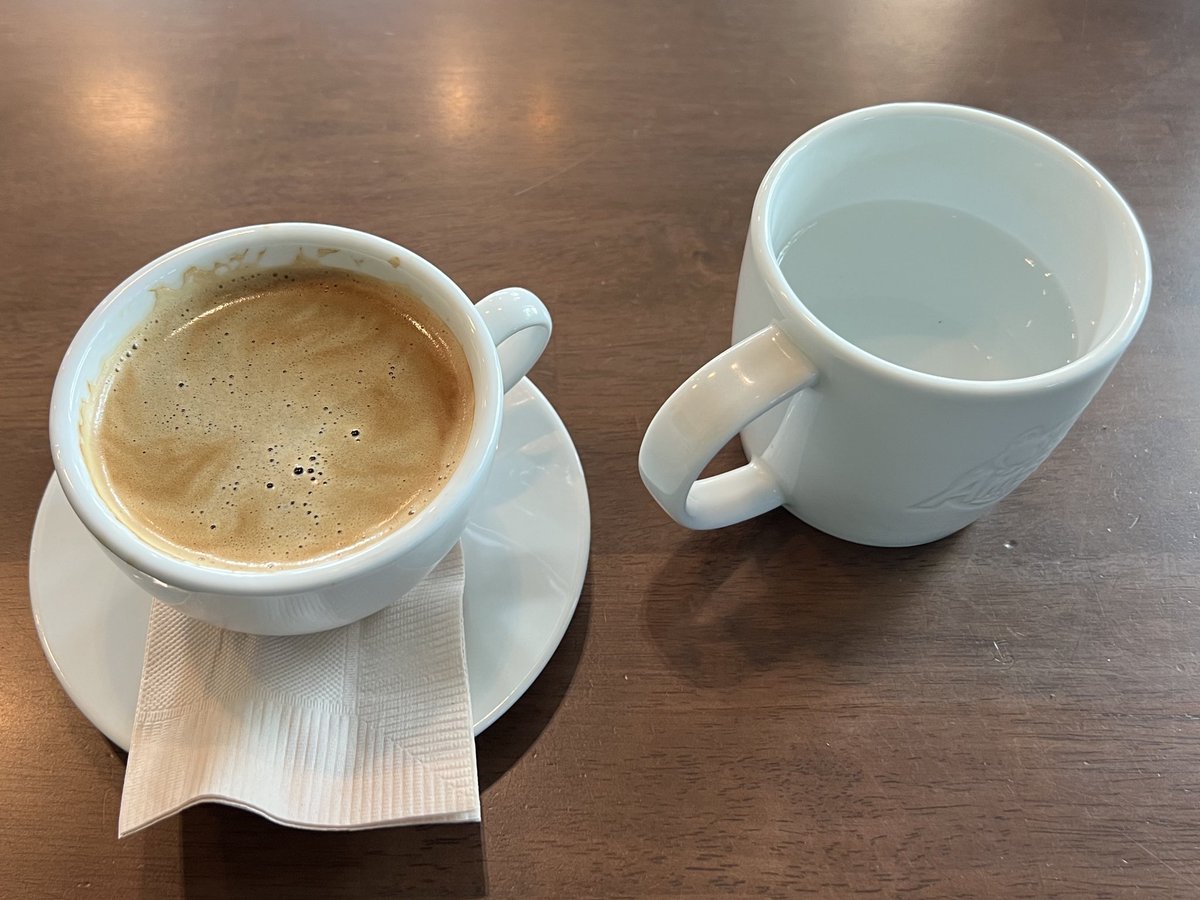 Apollo45327's tweet photo. นานแล้วไม่ได้จิบกาแฟขมๆเช้าๆแบบนี่🎧 https://t.co/YDg9mwfeLJ