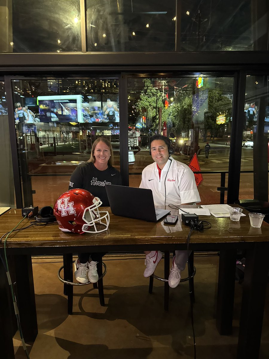 UHCougarSB's tweet image. All smiles here with Head Coach @CSchoony11 live on the The Willie Fritz Radio Show talking some softball 🗣️ 

Thank you @CoachWEFritz, @UHCougarFB and @JeremyBranham!