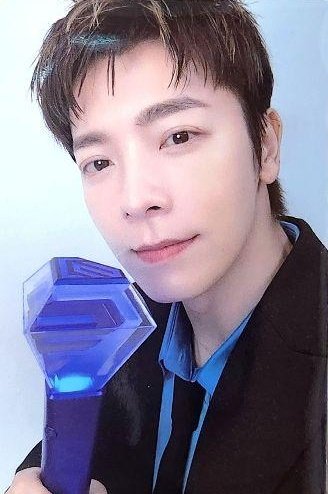 haesrain's tweet image. #20toEternitySuperJunior
#슈퍼주니어_더라스트맨_스탠딩 
#ELFSelcaDay
