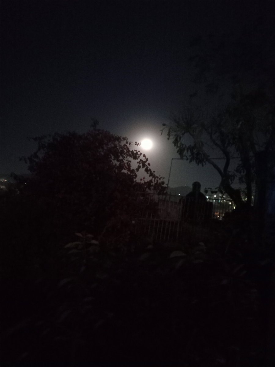e_esar's tweet photo. Super Luna.#Esar https://t.co/LJYp2codHy