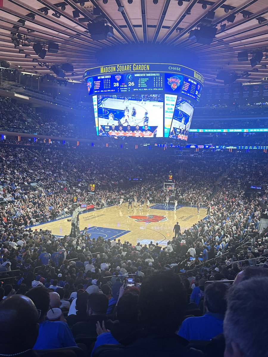 Atie21's tweet image. First home game of the szn for me #workperks #NYK #NYKnicks